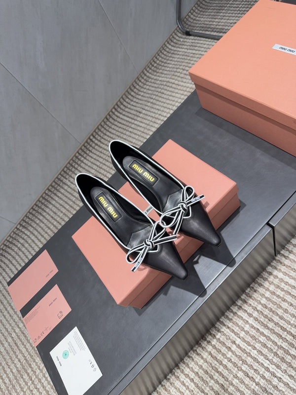 Miu 26s Pointed Toe Pumps 55mm In Black And White Calfskin With Bow