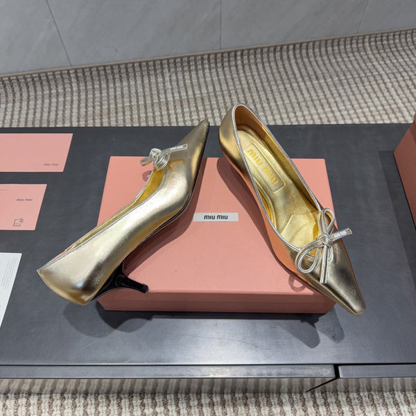 Miu 26s Pointed Toe Pumps 55mm In Gold Calfskin With Bow