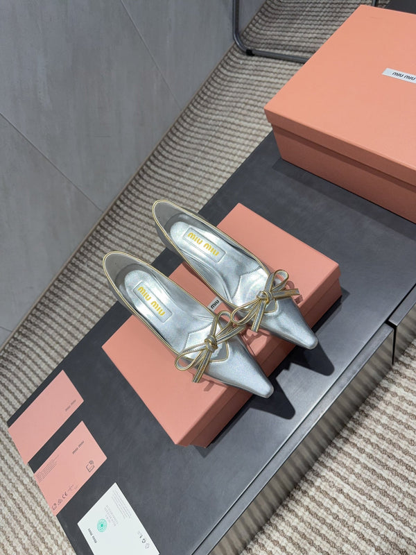 Miu 26s Pointed Toe Pumps 55mm In Silver Calfskin With Bow