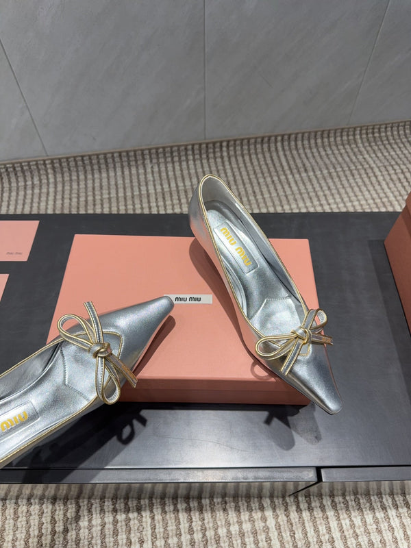 Miu 26s Pointed Toe Pumps 55mm In Silver Calfskin With Bow