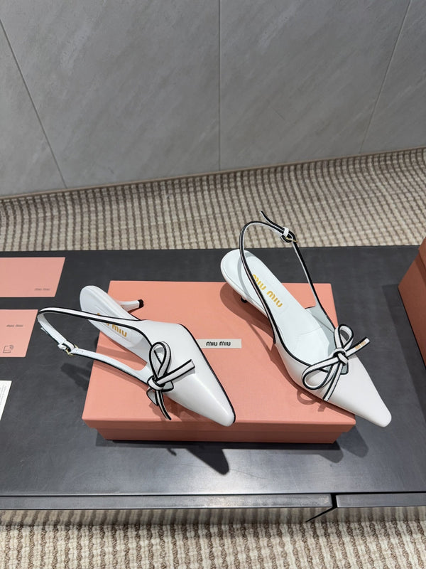 Miu 26s Slingback 55mm In White And Black Calfskin With Bow