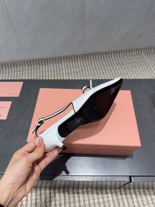 Miu 26s Slingback 55mm In White And Black Calfskin With Bow
