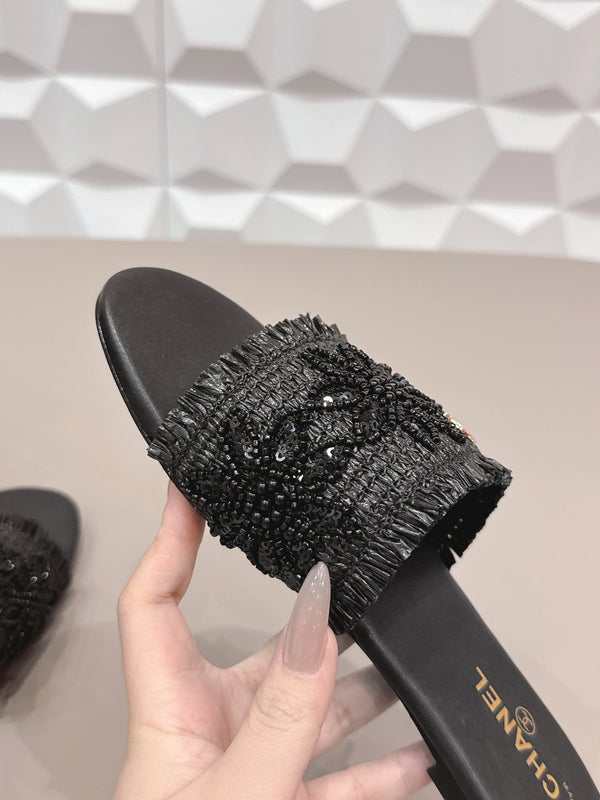 Sandales plates CC 26s en paille noire et cuir 613263