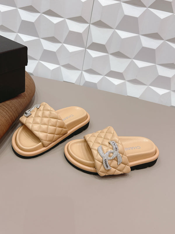 CC 26s Sandals Double C Buckle Beige Quilted Leather 613269