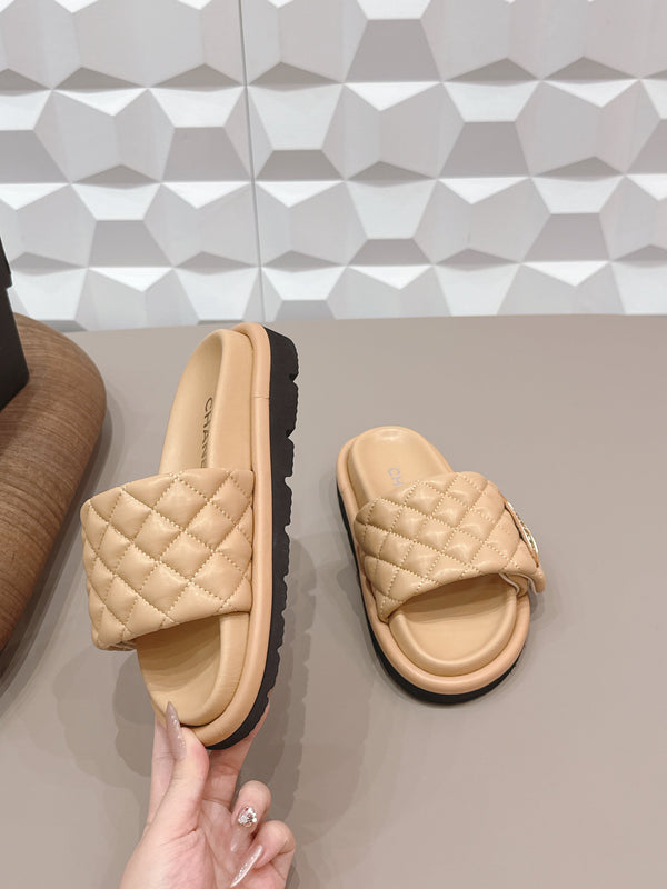 CC 26s Sandals Buckle Beige Quilted Leather 613274