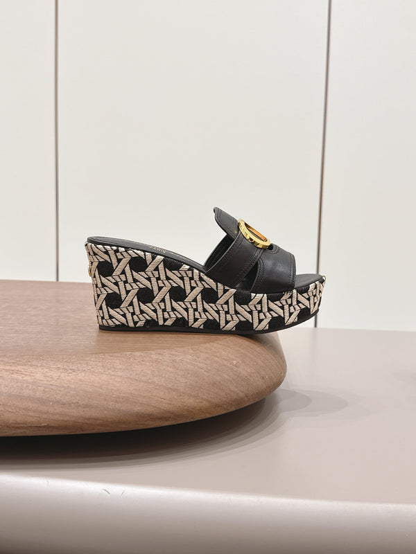 Mules compensées CD 30 Montaigne 8 cm en cuir de veau noir 738317