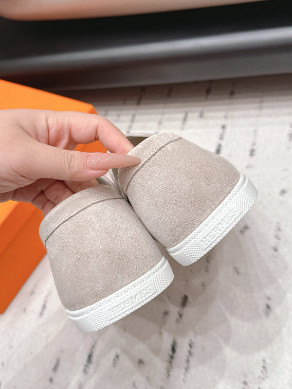 HM 26s Kelly Paris Loafers Light Grey Suede Silver Hardware
