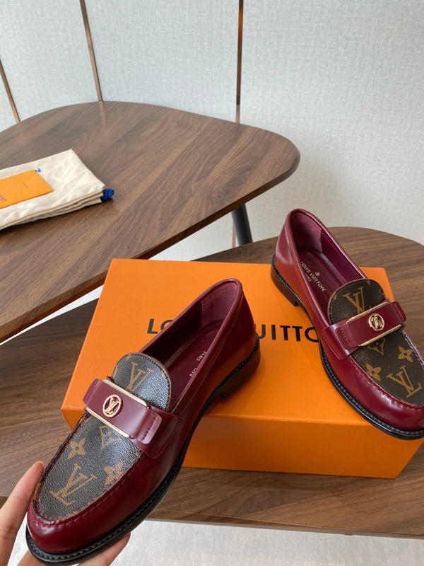 Mocassino LV Academy in tela monogramma marrone e pelle verniciata bordeaux 477727
