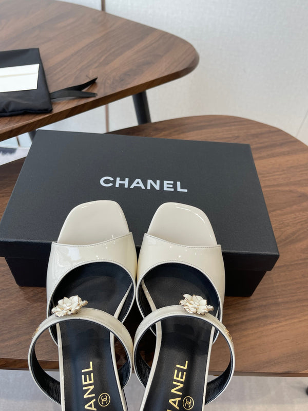 CC 26s Camellia Sandals 4.5cm White Patent Leather 624229