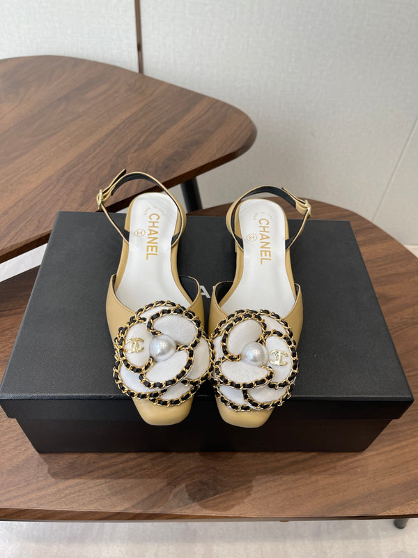 CC Classic Camélia Slingback Plat Cuir Beige Blanc 624231