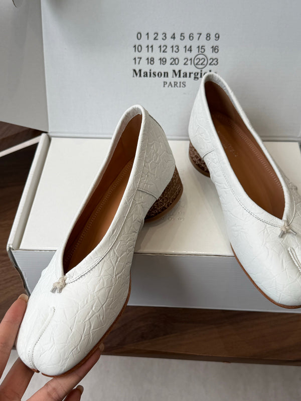 MM Split Toe Low Heel 3cm White Textured Leather 890034