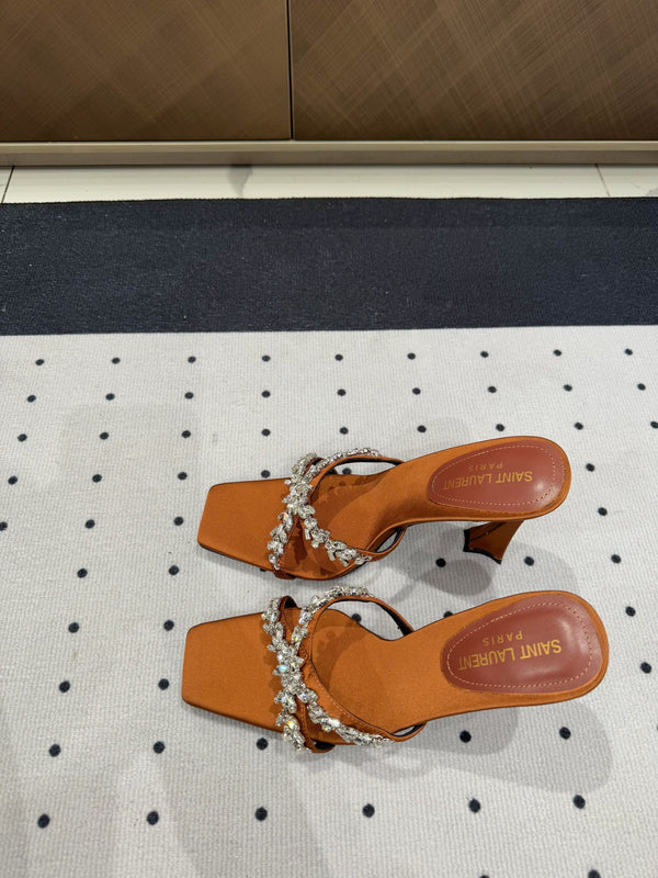 MULES CON CINTURINO INCROCIATO E STRASS ALTI IN SETA MARRONE BRONZO
