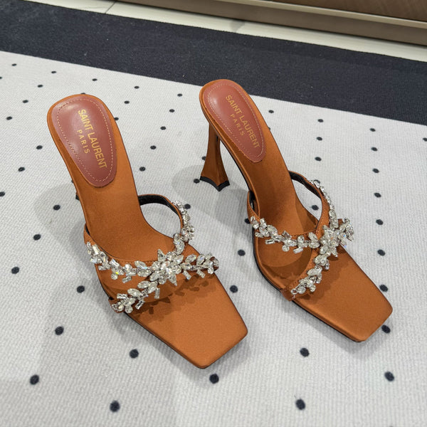 MULES CON CINTURINO INCROCIATO E STRASS ALTI IN SETA MARRONE BRONZO