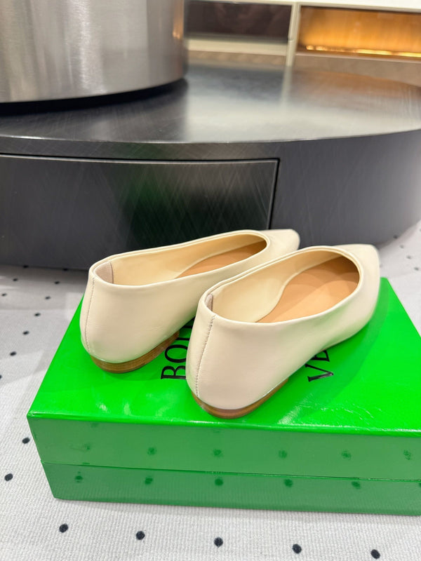 BV 26s Ballet Flats Cream Calfskin
