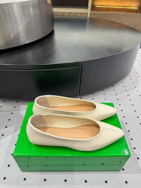 BV 26s Ballet Flats Cream Calfskin