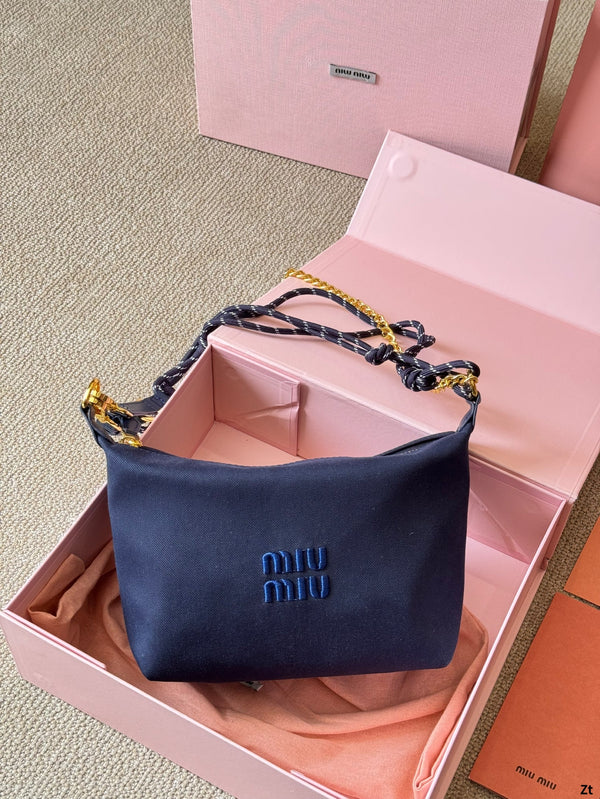 BORSA A TRACOLLA CON CATENA 19 IN TESSUTO BLU NAVY CON FERRAMENTA ORO