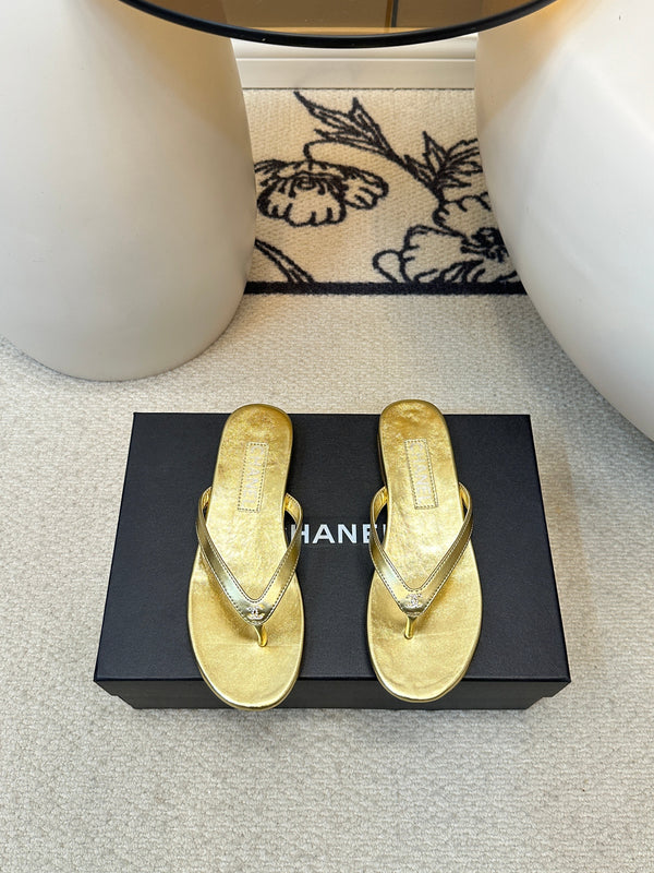Sandalo infradito CC 25 con logo a diamante in argento metallizzato oro