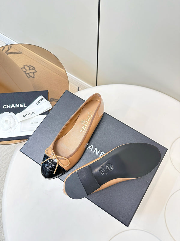 Chanel 25 Ballet Flat Tan Black Patent Leather 469255