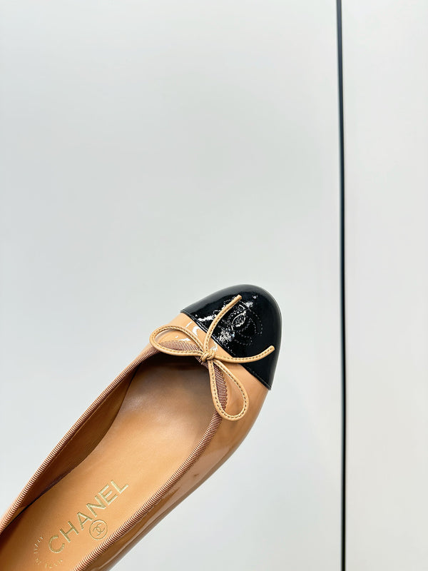 Chanel 25 Ballet Flat Tan Black Patent Leather 469255