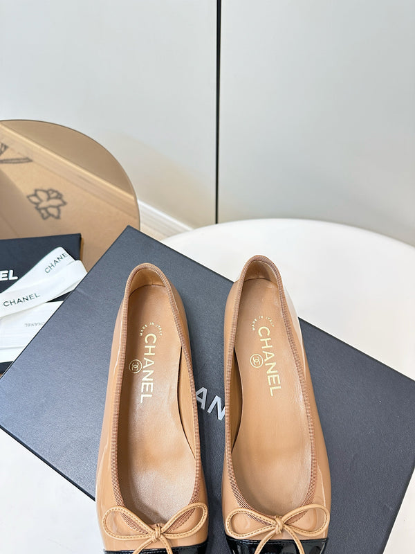 Chanel 25 Ballet Flat Tan Black Patent Leather 469255