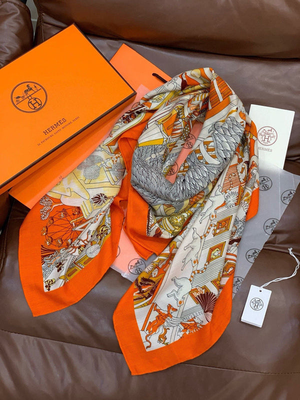 HM 25s Le Carré du Roi 140cm Orange Multicolore Cachemire 973041