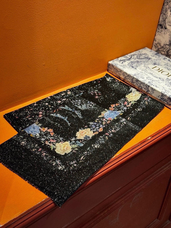 CD 26s Scarf 140cm Silk & Cashmere 300233