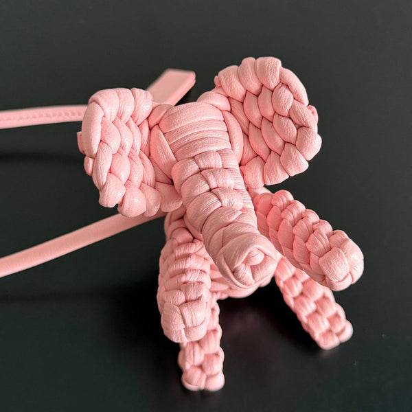 BV 25 Ciondolo elefante in pelle rosa