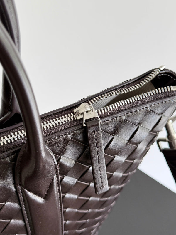 Borsa BV 25 con cerniera North-South, 33,5 cm, in pelle intrecciata fondente