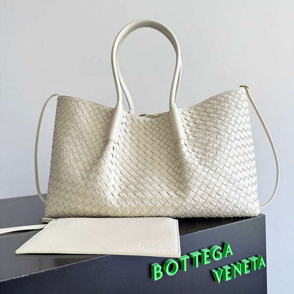 Borsa BV Pinacoteca 43 cm Pelle di vitello intrecciata bianca e pelle scamosciata