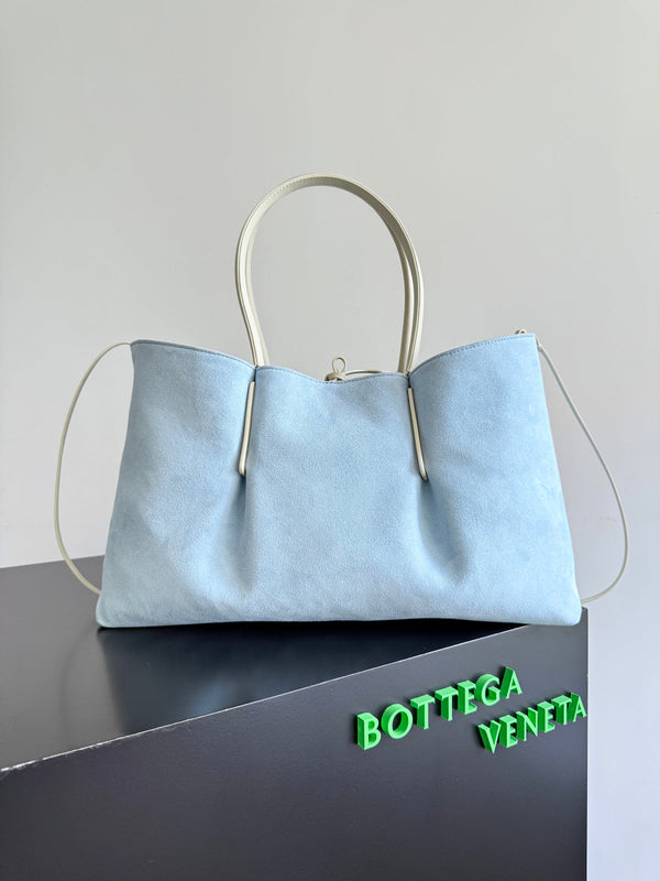 Borsa BV Pinacoteca 43 cm Pelle di vitello intrecciata bianca e pelle scamosciata