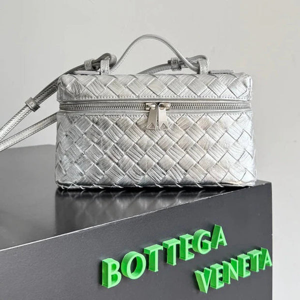 Bottega Veneta 2026 Bang Bang Vanity Case 22cm Cuir Laminé Argenté 137084