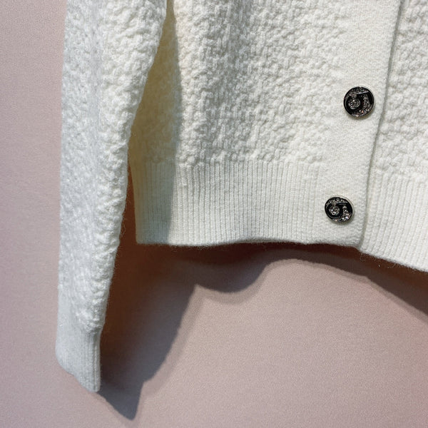 Chanel 25 Cardigan en maille à col rond boutonné sur mesure et orné de sequins Laine 317963