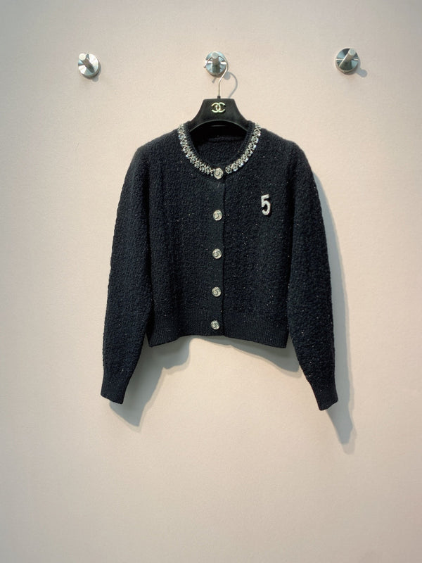 Chanel 25 Cardigan en maille à col rond boutonné sur mesure et orné de sequins Laine 317963