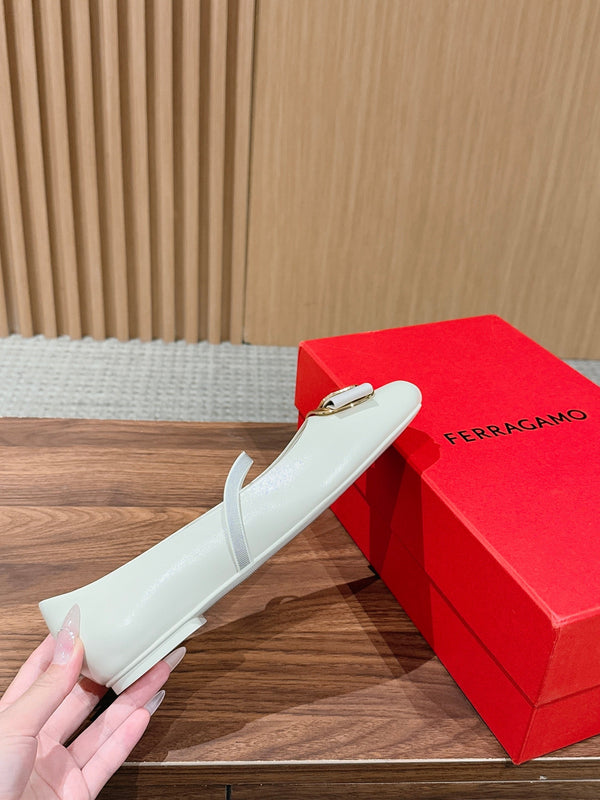 Ferragamo Vara Bow Mary Jane 3cm Ivory Glossy Leather 693003