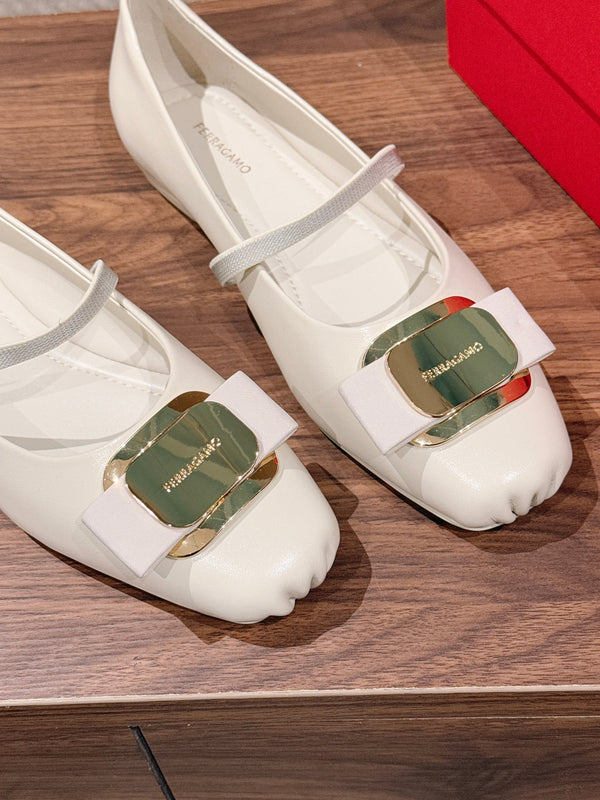 Ferragamo Vara Bow Mary Jane 3cm Ivory Glossy Leather 693003