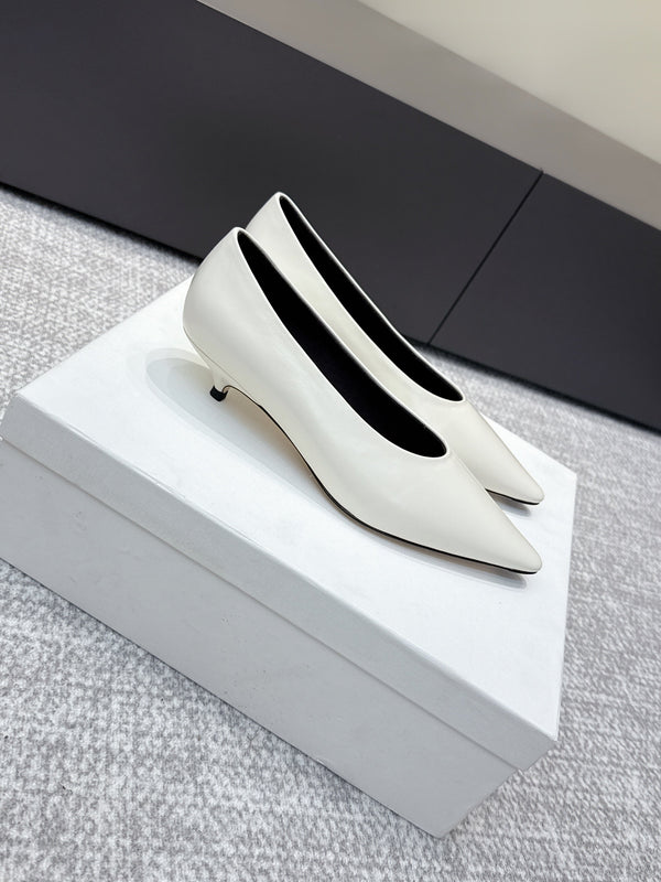 The Row 25ss TR Kitten heel Pointed Toe Shoes 35mm White Sheepskin451303