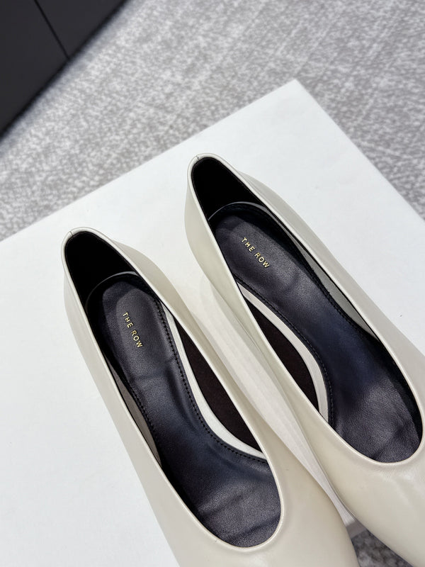 The Row 25ss TR Kitten heel Pointed Toe Shoes 35mm White Sheepskin451303