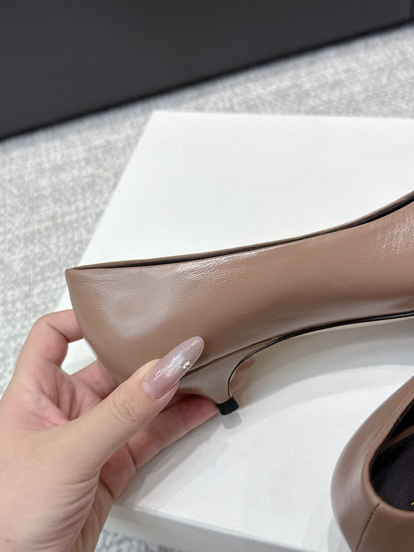 The Row 25ss TR Kitten heel Pointed Toe Shoes 35mm Taupe Blush Sheepskin 451305