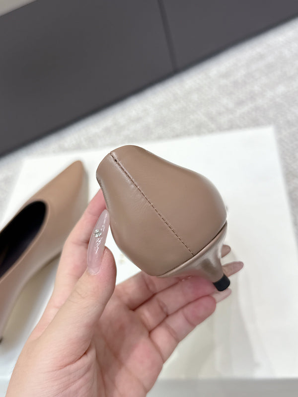 The Row 25ss TR Kitten heel Pointed Toe Shoes 35mm Taupe Blush Sheepskin 451305
