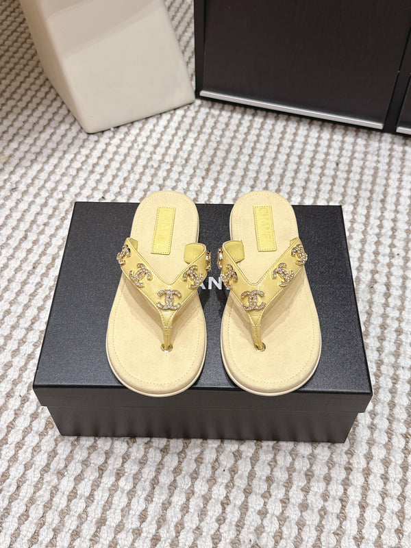 CC 26s Claquettes Mouton Jaune Clair 632360