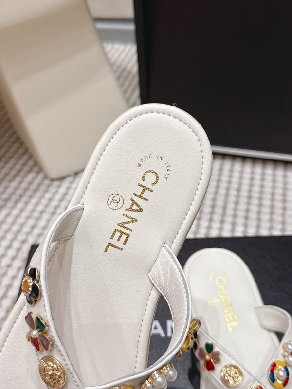 Mules CC 26s en peau de mouton blanche 632363