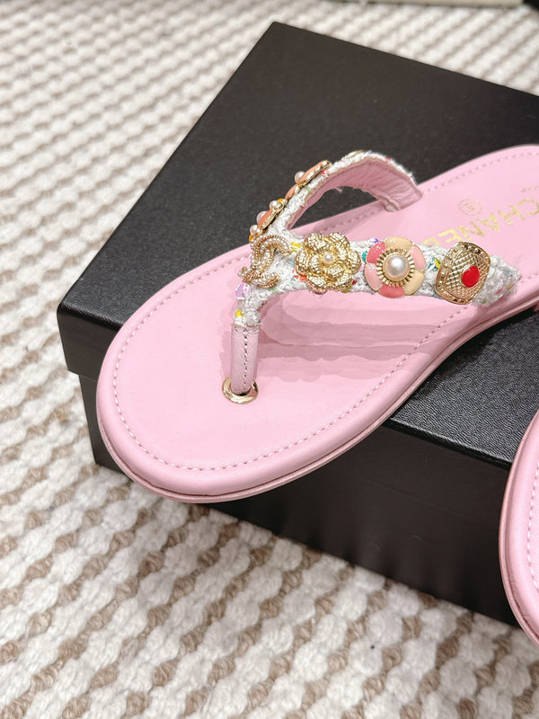 CC 26s Flip-Flops Witch Charm Pink Tweed Sheepskin 632367