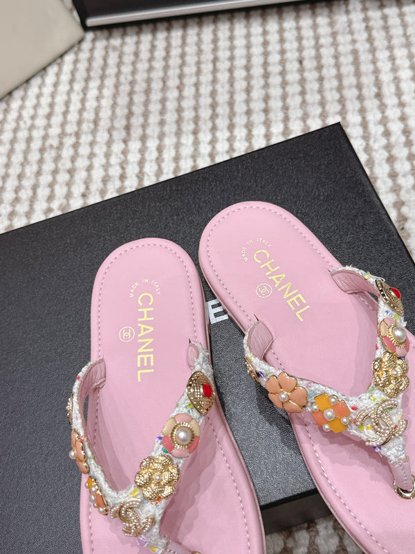 CC 26s Flip-Flops Witch Charm Pink Tweed Sheepskin 632367