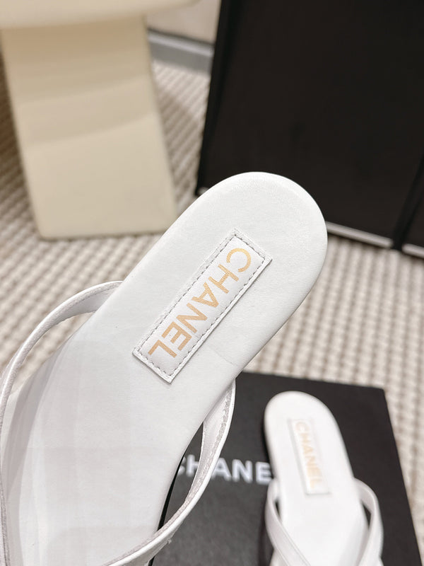 CC 26ss Flip-Flops White Sheepskin 653597