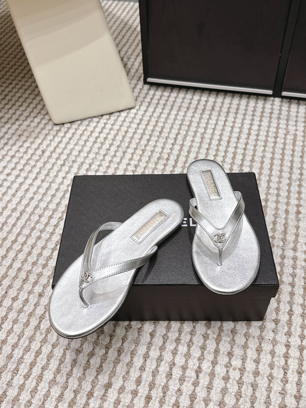 CC 26ss Flip-Flops Sliver Metalic Sheepskin 653601