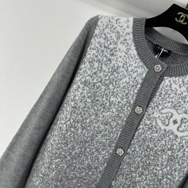 Chanel 2025 Cardigan en maille Gris Laine 329294