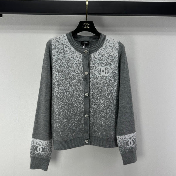 Chanel 2025 Cardigan en maille Gris Laine 329294