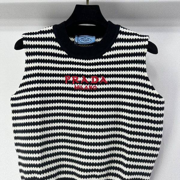 Prada Gilet en maille 26s Blanc Noir Rayures Tricot côtelé 348998
