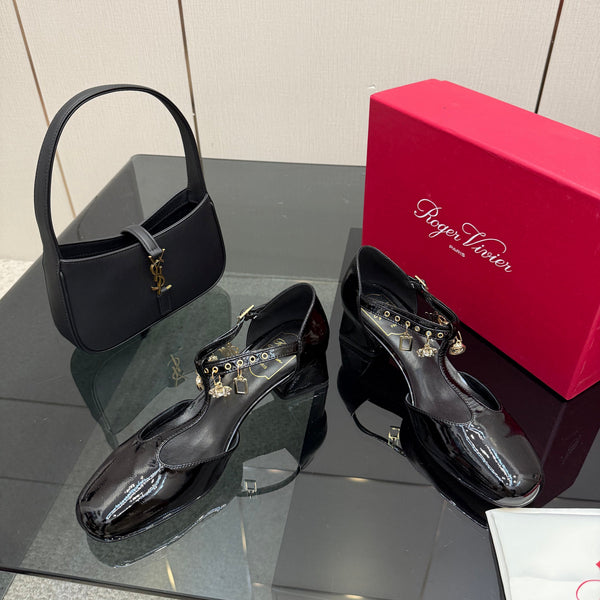 RV 26WF Sandales neuves à bride en T et strass 4.5 Cuir verni noir 629892