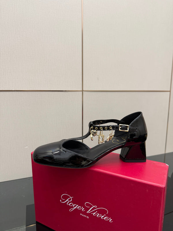 RV 26WF Sandales neuves à bride en T et strass 4.5 Cuir verni noir 629892